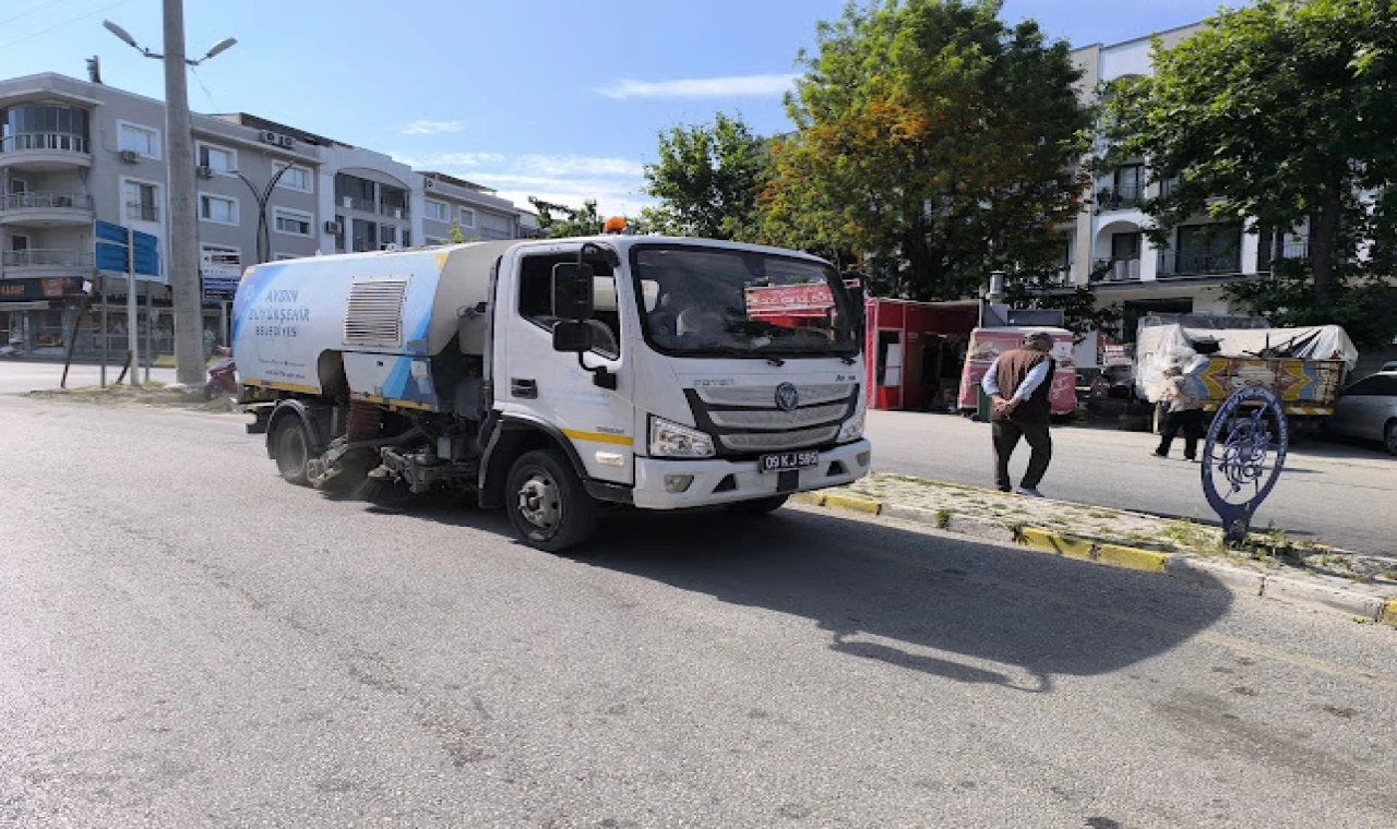 BAŞKAN ÇERÇİOĞLU'NDAN DİDİM VE KUŞADASI’NDA BAYRAM ÇALIŞMASI