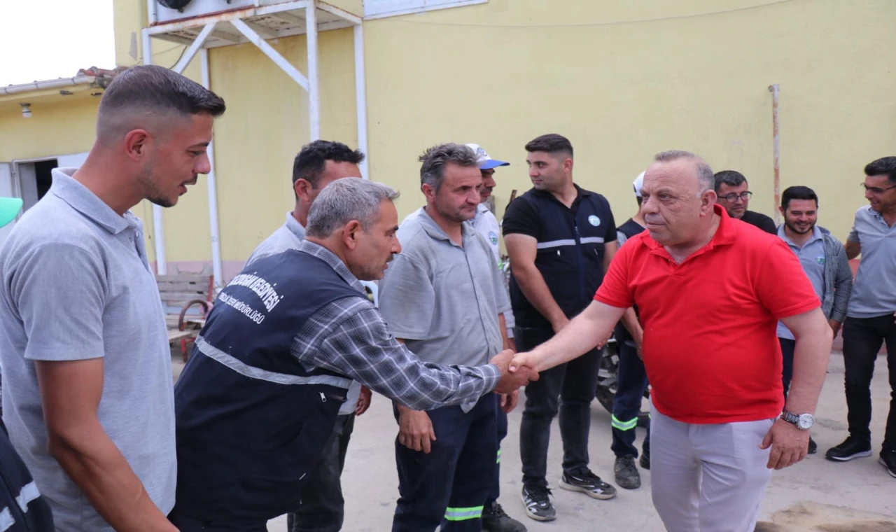 Başkan Özel, Belediye Personeliyle Bayramlaştı
