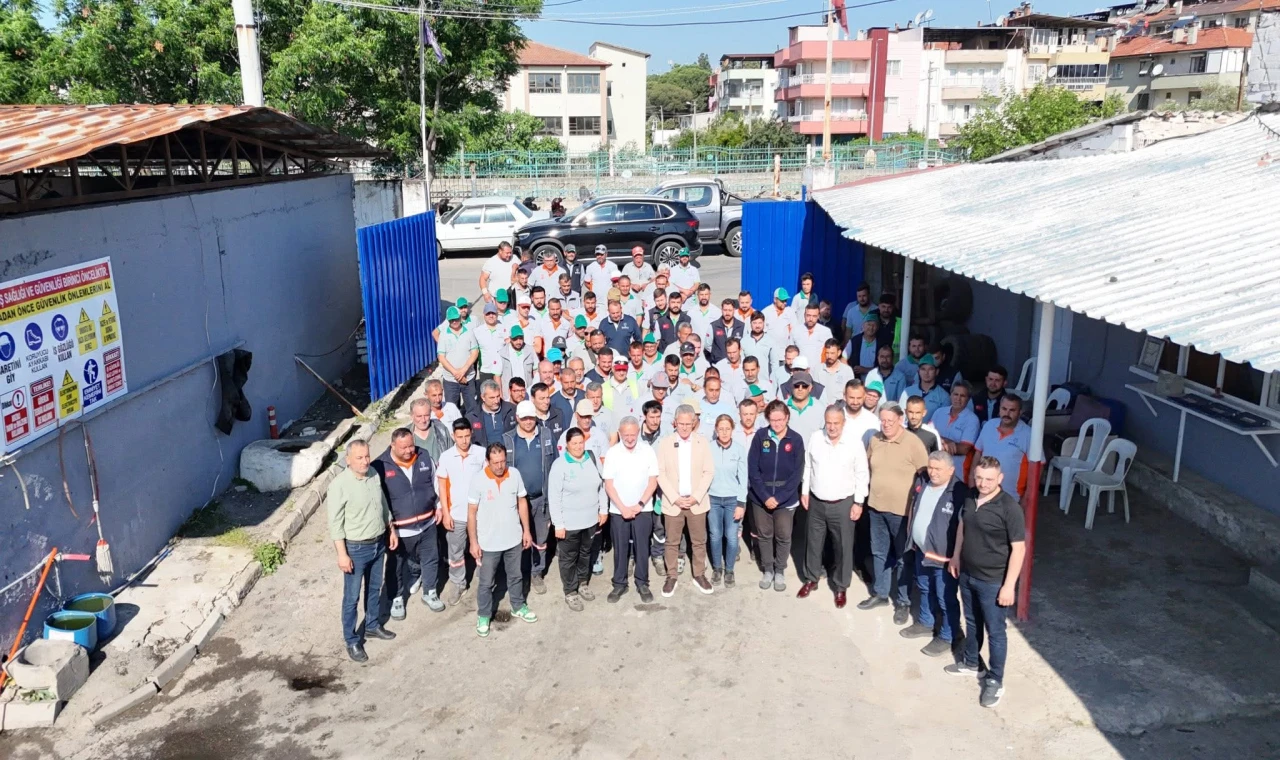 Başkan Tetik, belediye personeliyle bayramlaştı