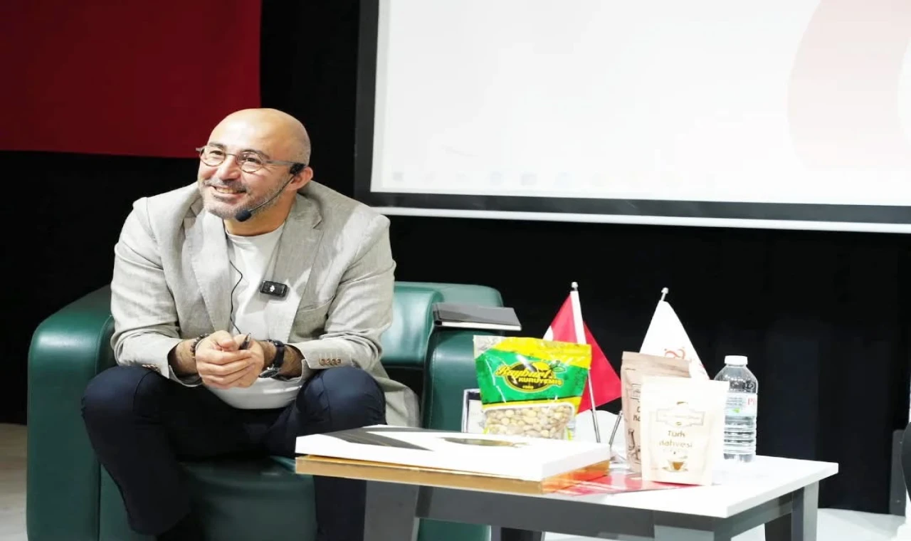 Başkan Zencirci Kariyer Günleri’nde gençlerle buluştu