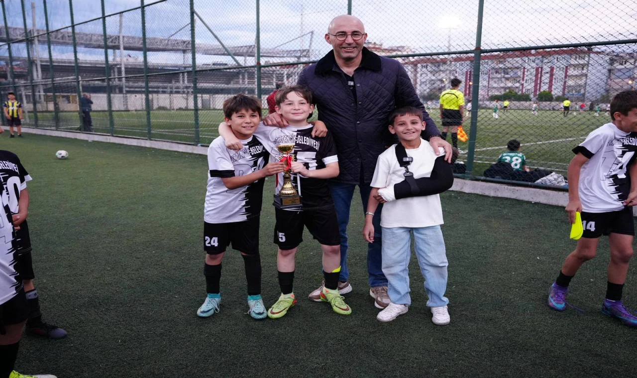 Germencik’in minik kramponları kupayı kaldırdı