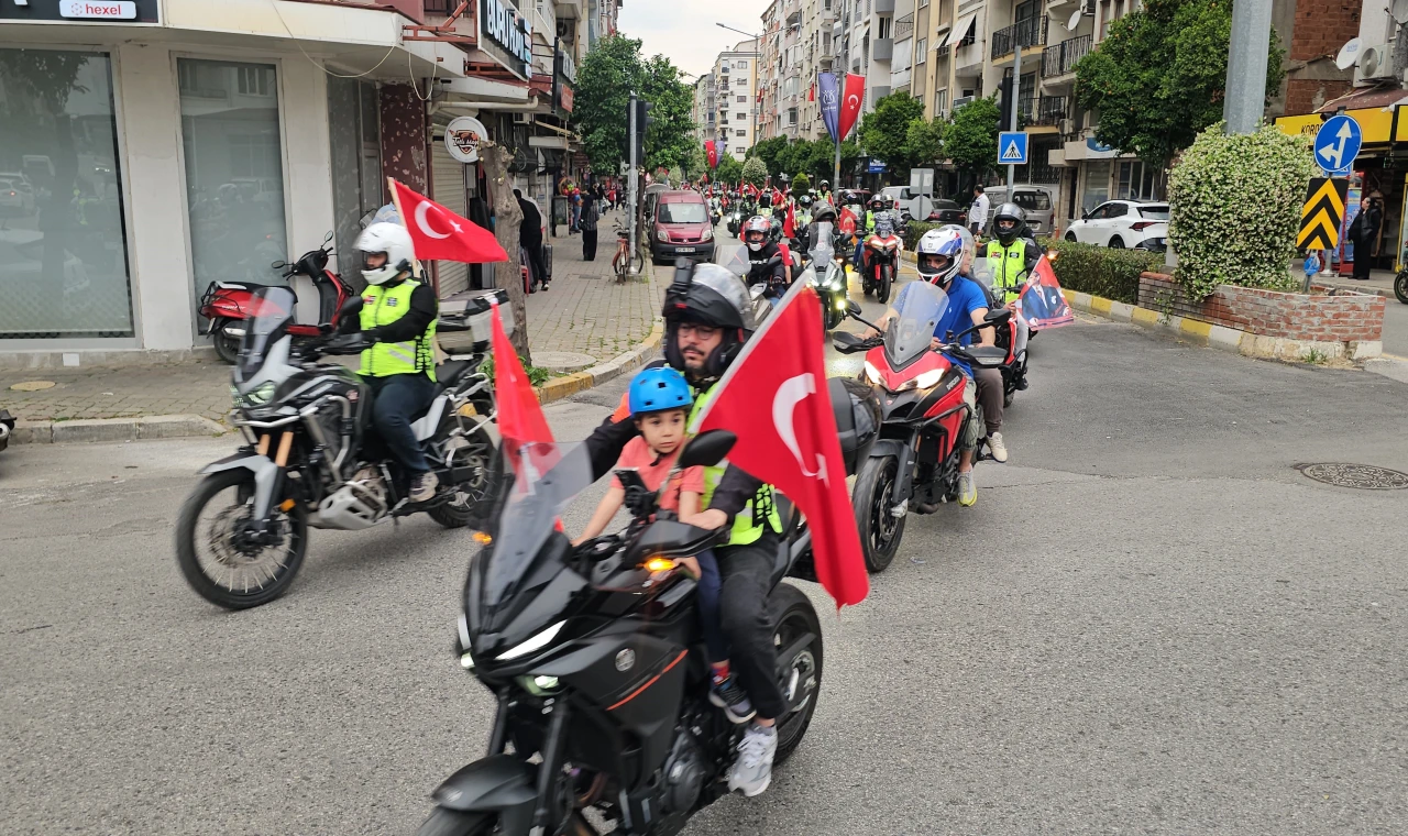İki teker tutkunları bayram için kortej oluşturdu