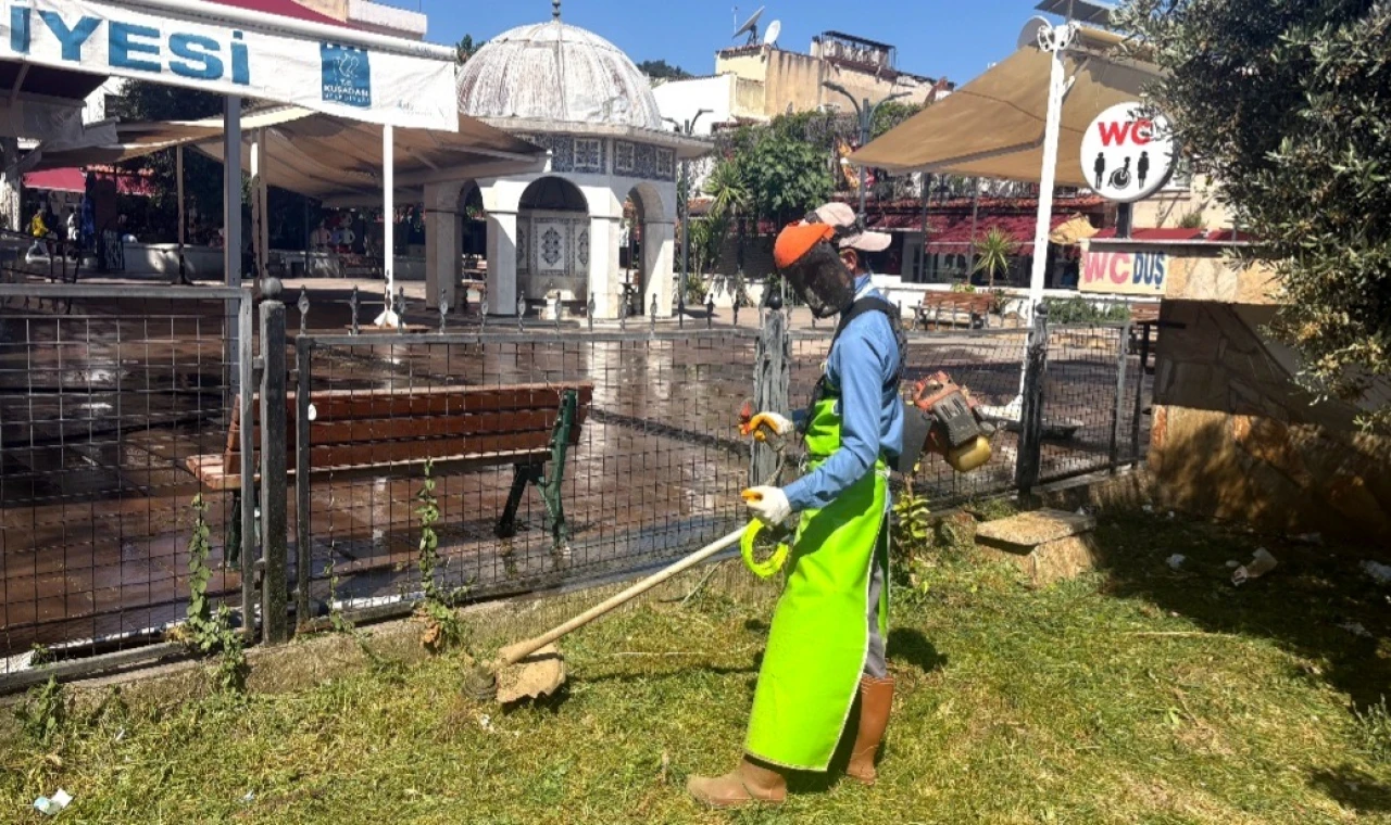 KUŞADASI BELEDİYESİ’NDEN BAYRAM ÖNCESİ YEŞİL ALANLARDA YOĞUN MESAİ