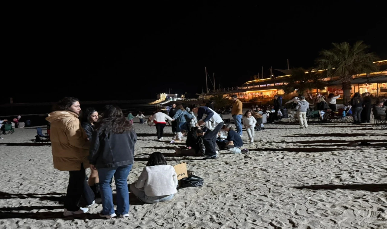 Kuşadası Sahilleri Hıdırellez Coşkusuyla Dolup Taştı
