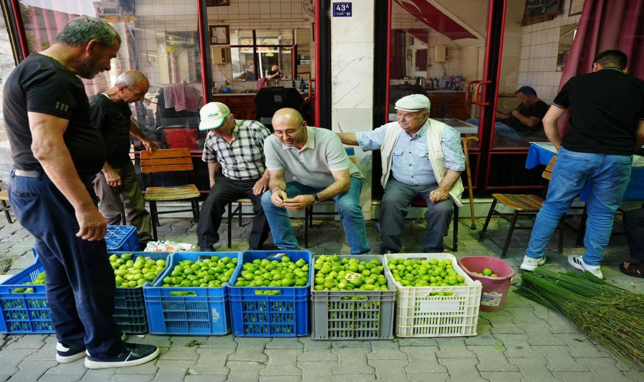 Başkan Zencirci İlek Pazarında Üreticilerle Buluştu