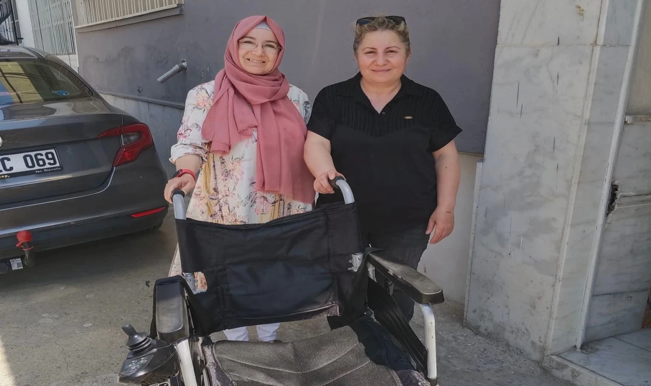 Başkan Bademli’den İhtiyaç Sahibi Öğrenciye Akülü Sandalye Desteği