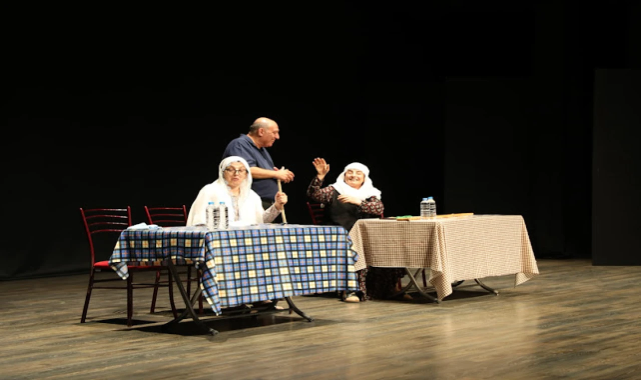 BAŞKAN ÇERÇİOĞLU VATANDAŞLARI TİYATRO İLE BULUŞTURDU
