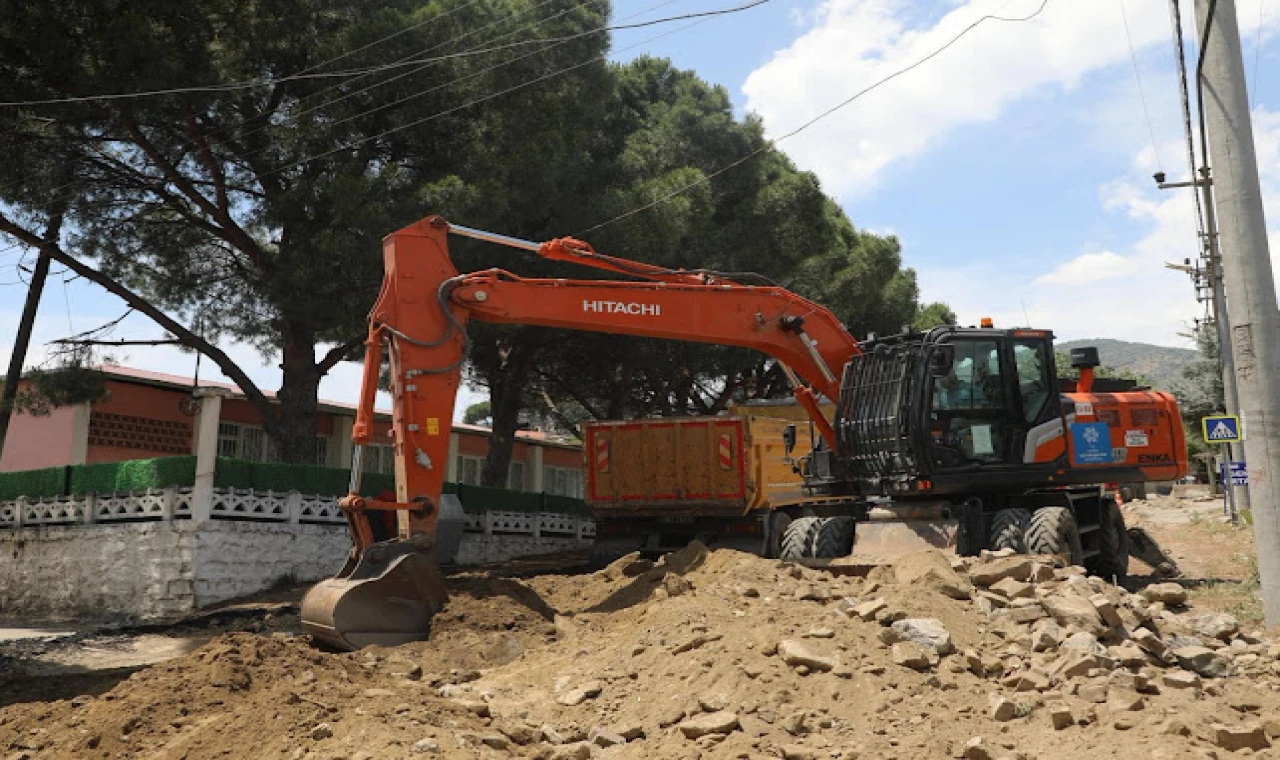 BAŞKAN ÇERÇİOĞLU’NDAN KUYUCAK’TA YOL YENİLEME ÇALIŞMASI