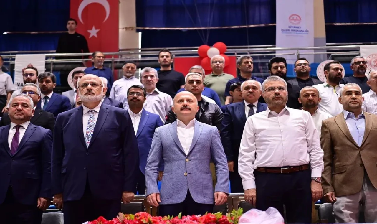 Vali Osman Varol, hafızlık icazet töreninde gençlerle buluştu