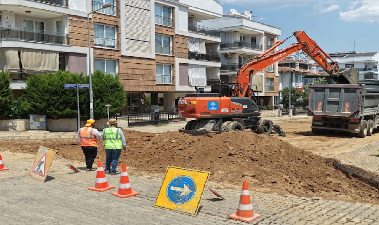 BAŞKAN ÇERÇİOĞLU’NDAN EFELER’DE YOL YENİLEME ÇALIŞMASI