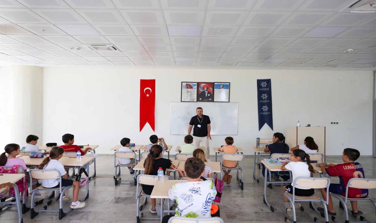 BAŞKAN ÇERÇİOĞLU’NDAN EĞİTİME TAM DESTEK: AYDINLI ÇOCUKLAR YAZ TATİLİNİ İNGİLİZCE ÖĞRENEREK GEÇİRİYOR