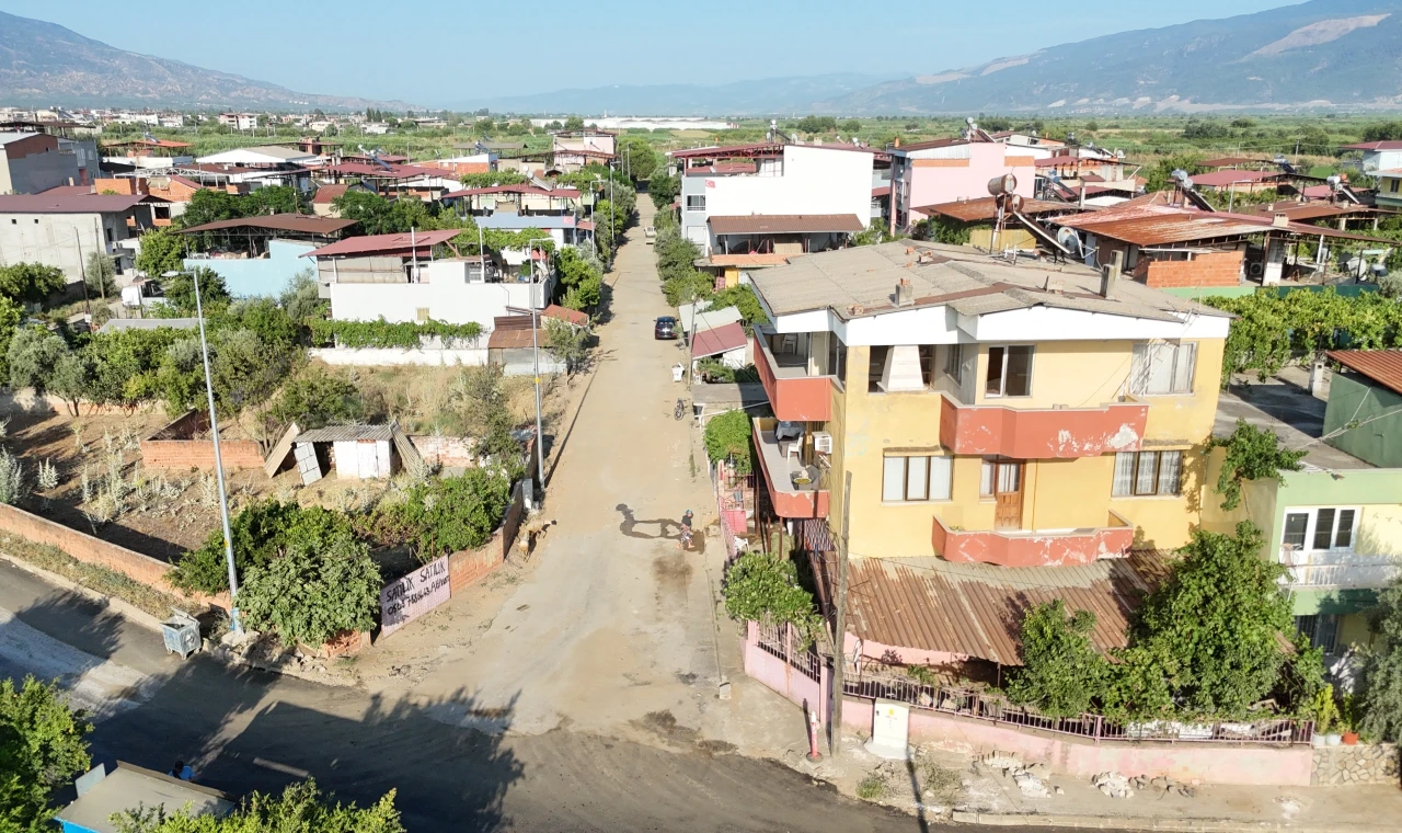 BAŞKAN TETİK SÖZÜNÜ TUTUYOR ŞİRİNEVLER VE ÇAPAHASAN'DA 10 YOL BİRDEN ASFALTLANIYOR