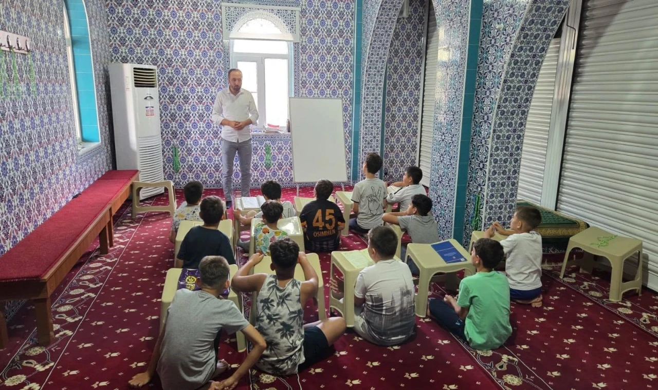 Kuyucak'ta Yaz Kur'an Kursu öğrencilerine rehberlik seminerleri