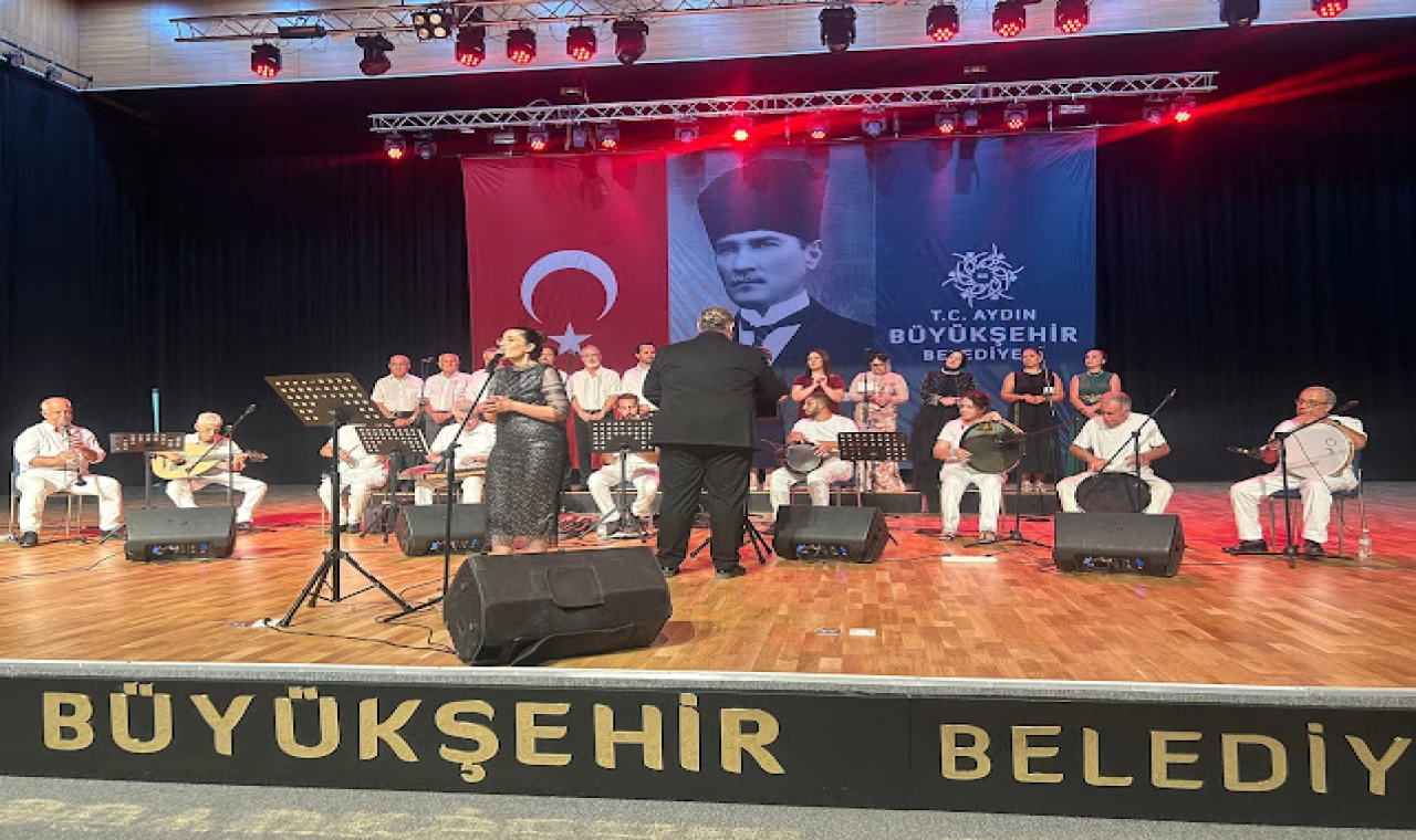 BAŞKAN ÇERÇİOĞLU DİDİM’DE VATANDAŞLARI TÜRK SANAT MÜZİĞİ KOROSU KONSERİ İLE BULUŞTURDU