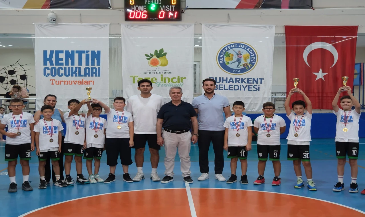 Başkan Mehmet Erol, Basketbol Turnuvasında Dereceye Giren Sporcuları Ödüllendirdi