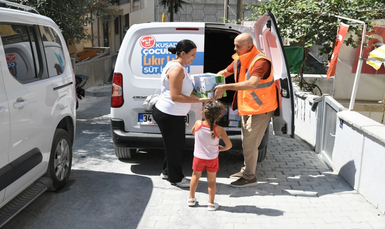 KUŞADASI’NDA ÇOCUKLAR LIKIR LIKIR SÜT İÇMEYE DEVAM EDİYOR