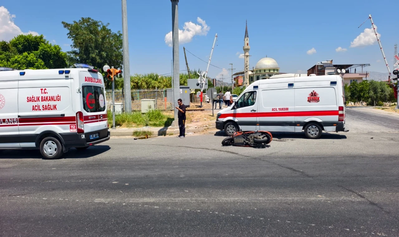Nazilli'de Kırmızı Işıkta Ambulans Kazası: 1 Yaralı