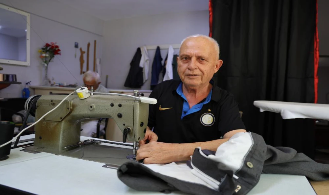 Emekliliğe alışmayınca 70 yaşından sonra dükkan açıp eski mesleğine geri döndü