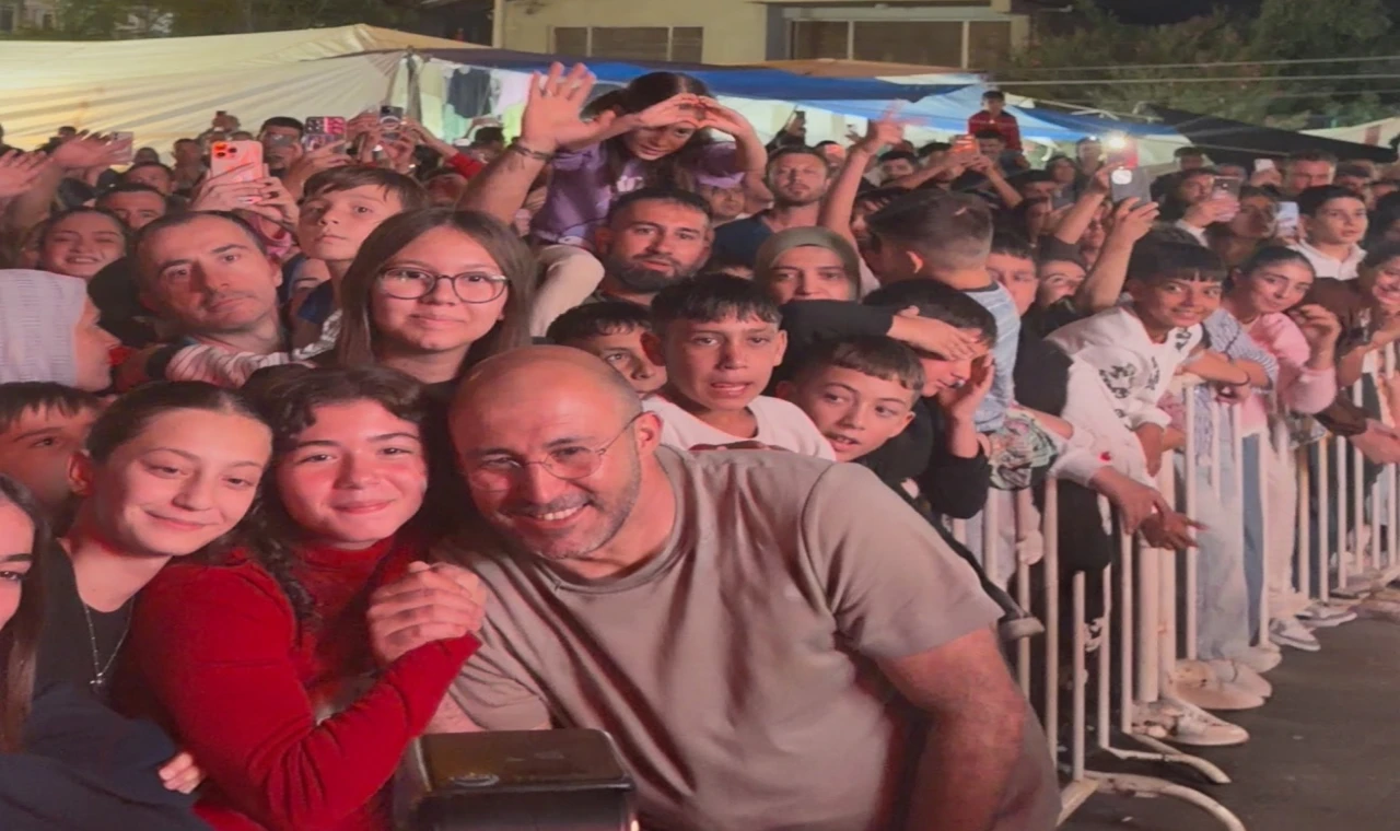 Germencik Festivali’nde Gençlerle Buluşan Başkan Zencirci: “İyi ki Varsınız”
