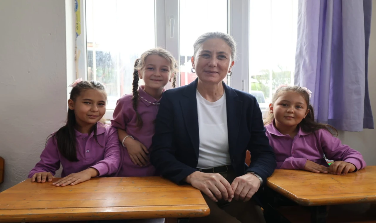 Kaymakam Huriye Küpeli Kan’dan Örencik’te Öğrencilere Destek