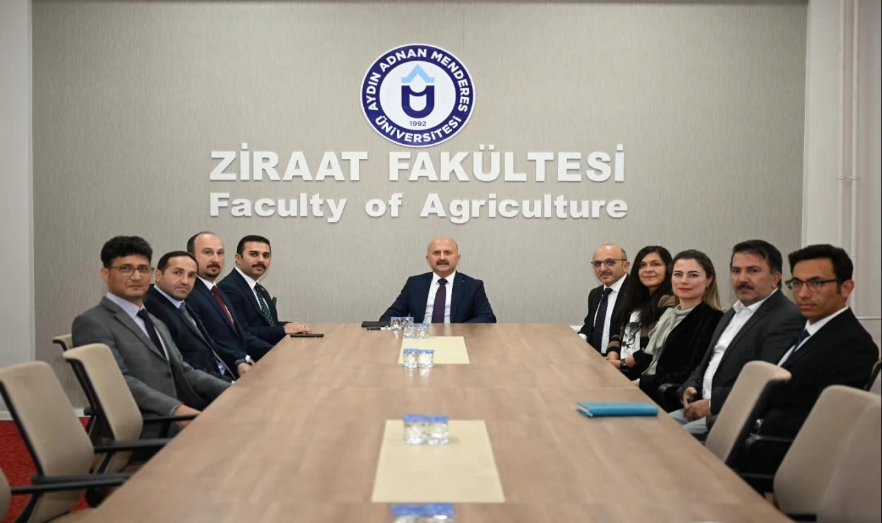 Aydın Valisi Varol, ADÜ Ziraat Fakültesi'nin uygulama alanlarını inceledi