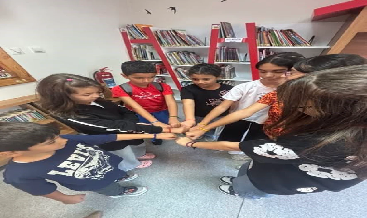 Aydın'da çocuklar kitap okudu, arkadaşlık bileklikleri tasarladı