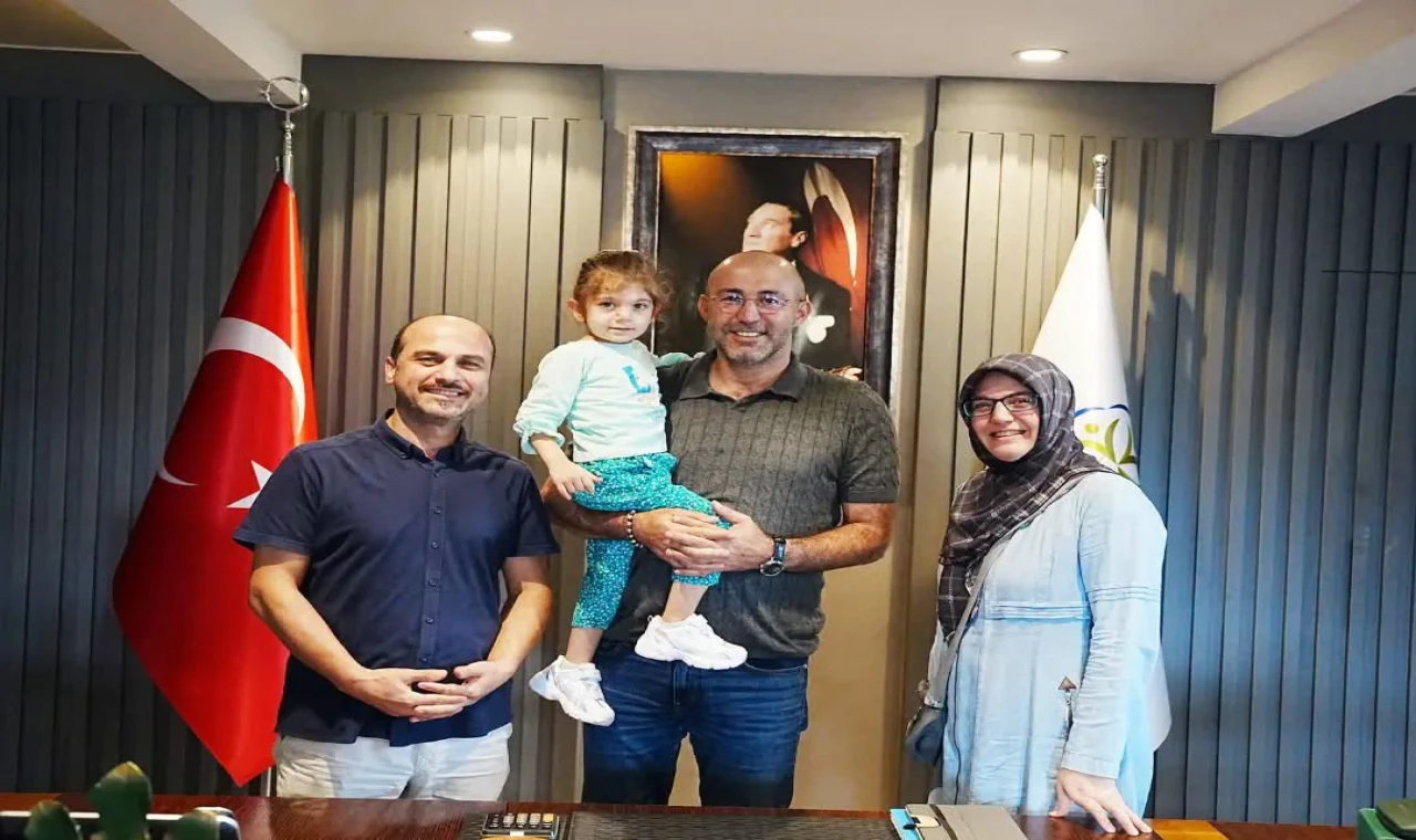 Başkan Burak Zencirci, Ayakkabısını Unutan Esra ve Ailesini Ağırladı