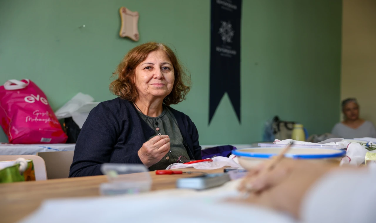 BAŞKAN ÇERÇİOĞLU AYDINLI KADINLARIN YANINDA