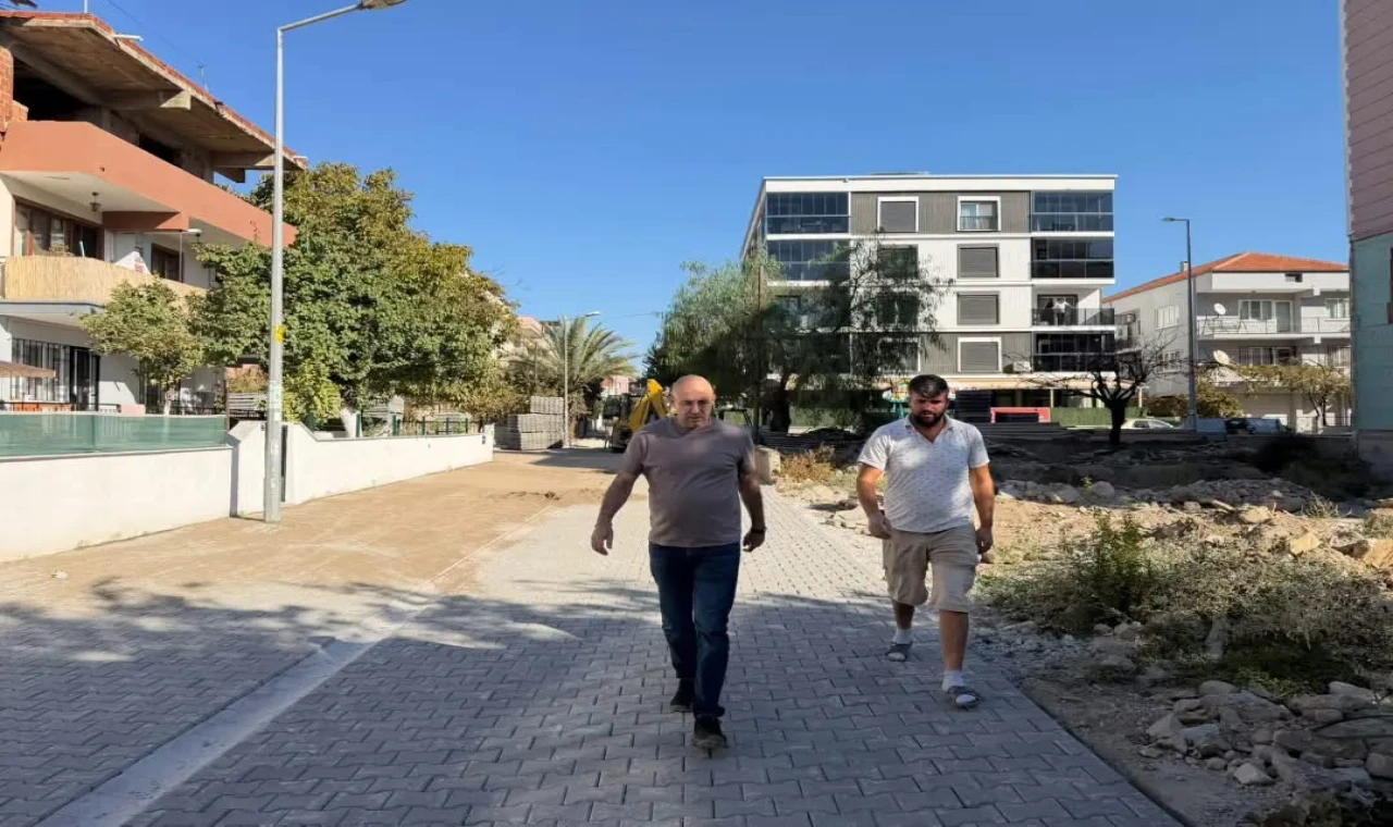 Başkan Zencirci, Germencik’te Parke Taşı Çalışmalarını Yerinde İnceledi