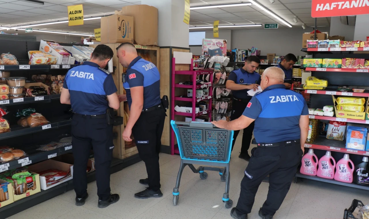 Bozdoğan’da marketlere sıkı denetim: Zabıta rafları tek tek kontrol etti