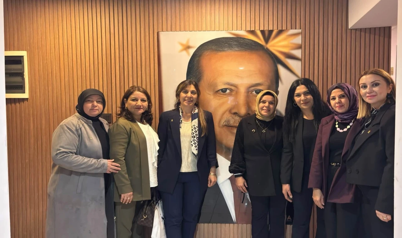 NAZİLLİ AK PARTİ KADIN KOLLARI AYDIN’DAKİ DANIŞMA MECLİSİ TOPLANTISINA KATILDI