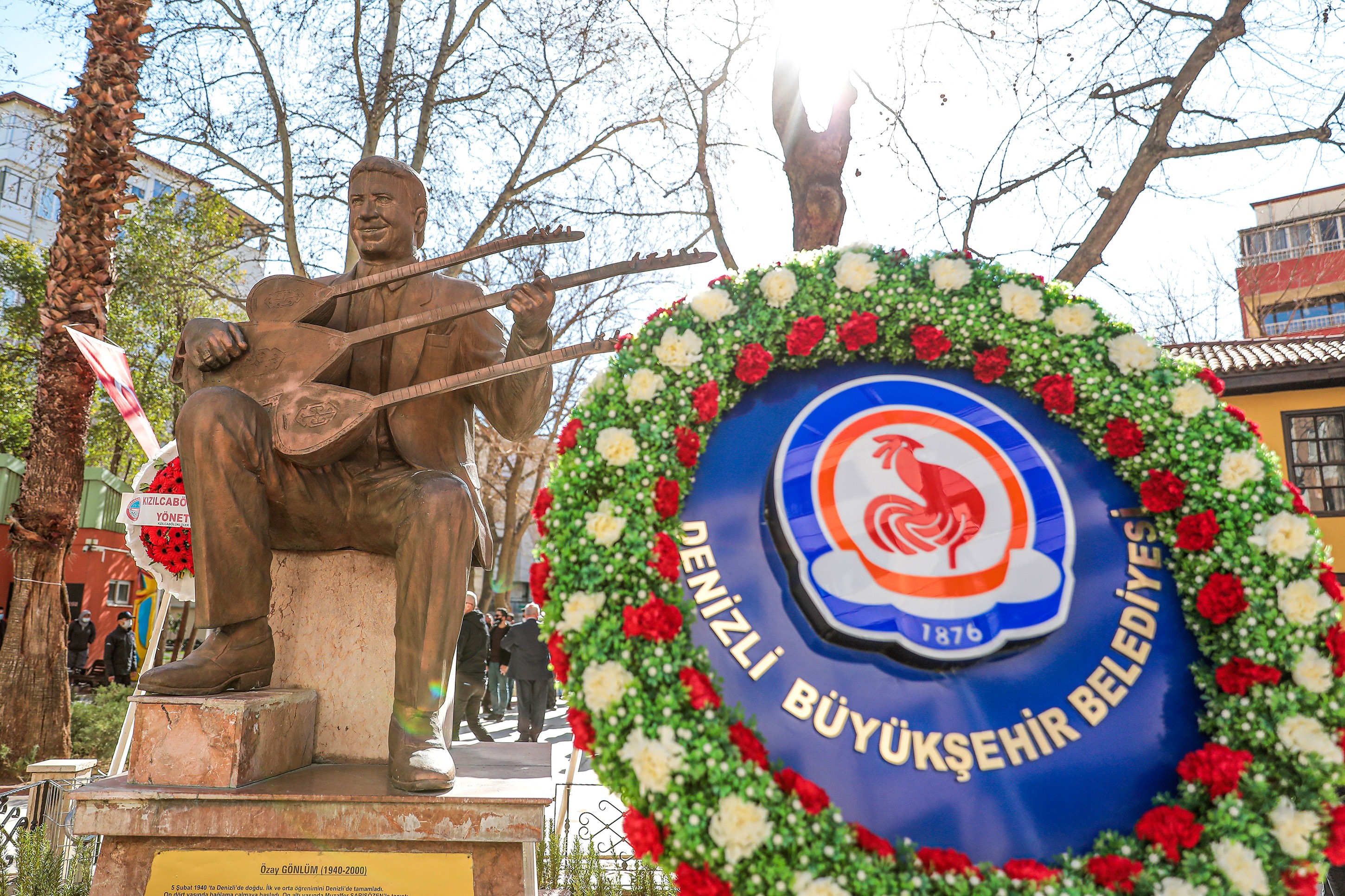 Büyükşehir, usta halk ozanı Özay Gönlüm'ü unutmadı