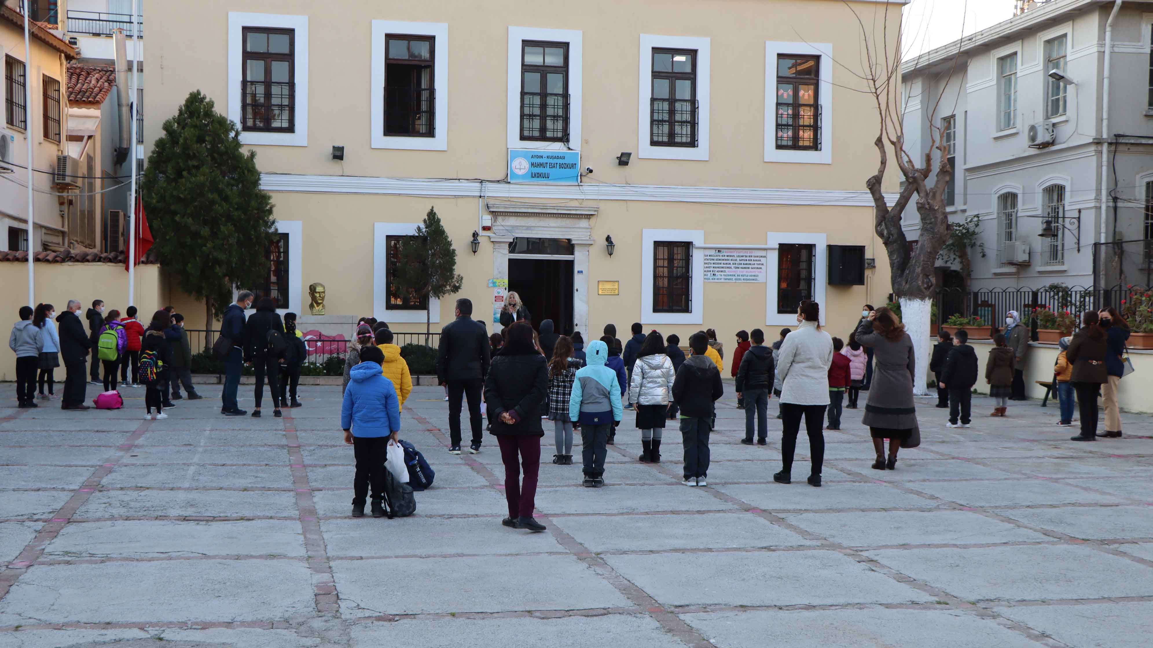 Kuşadası’nda okullar yüzyüze eğitime başladı