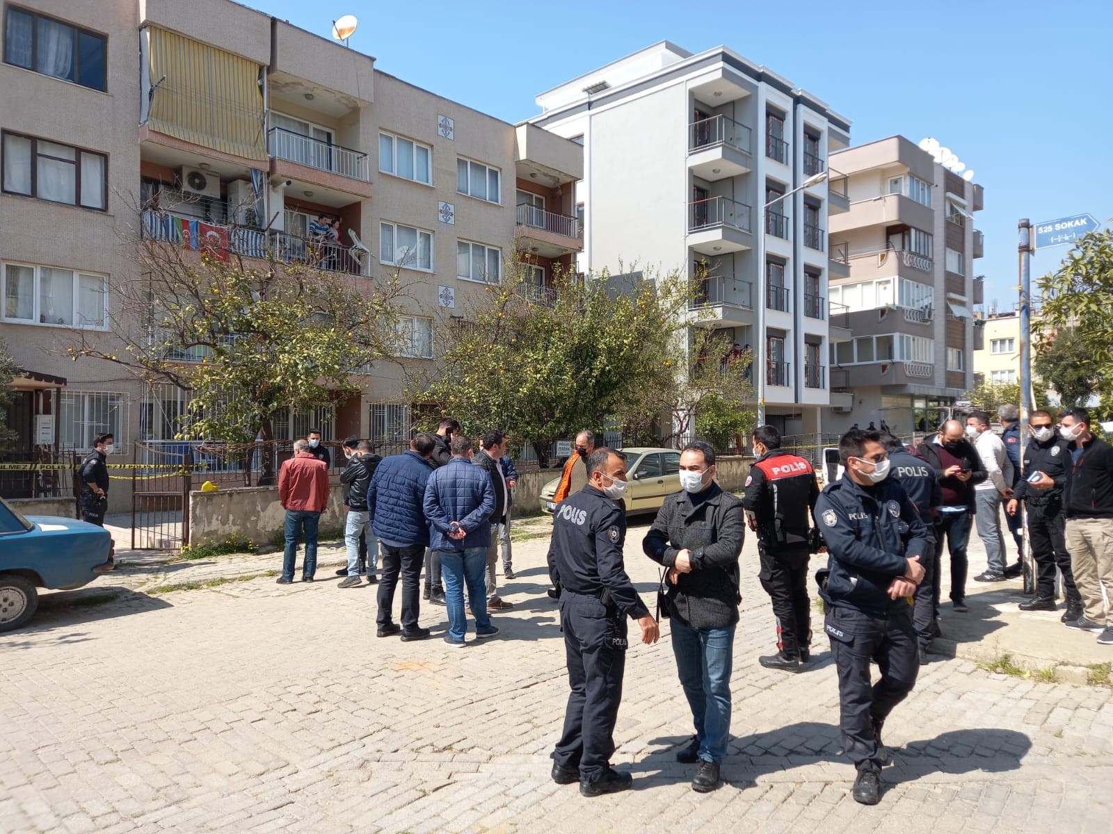 Birlikte yaşadığı kadını kurşunlayıp aynı silahla kendini vurdu