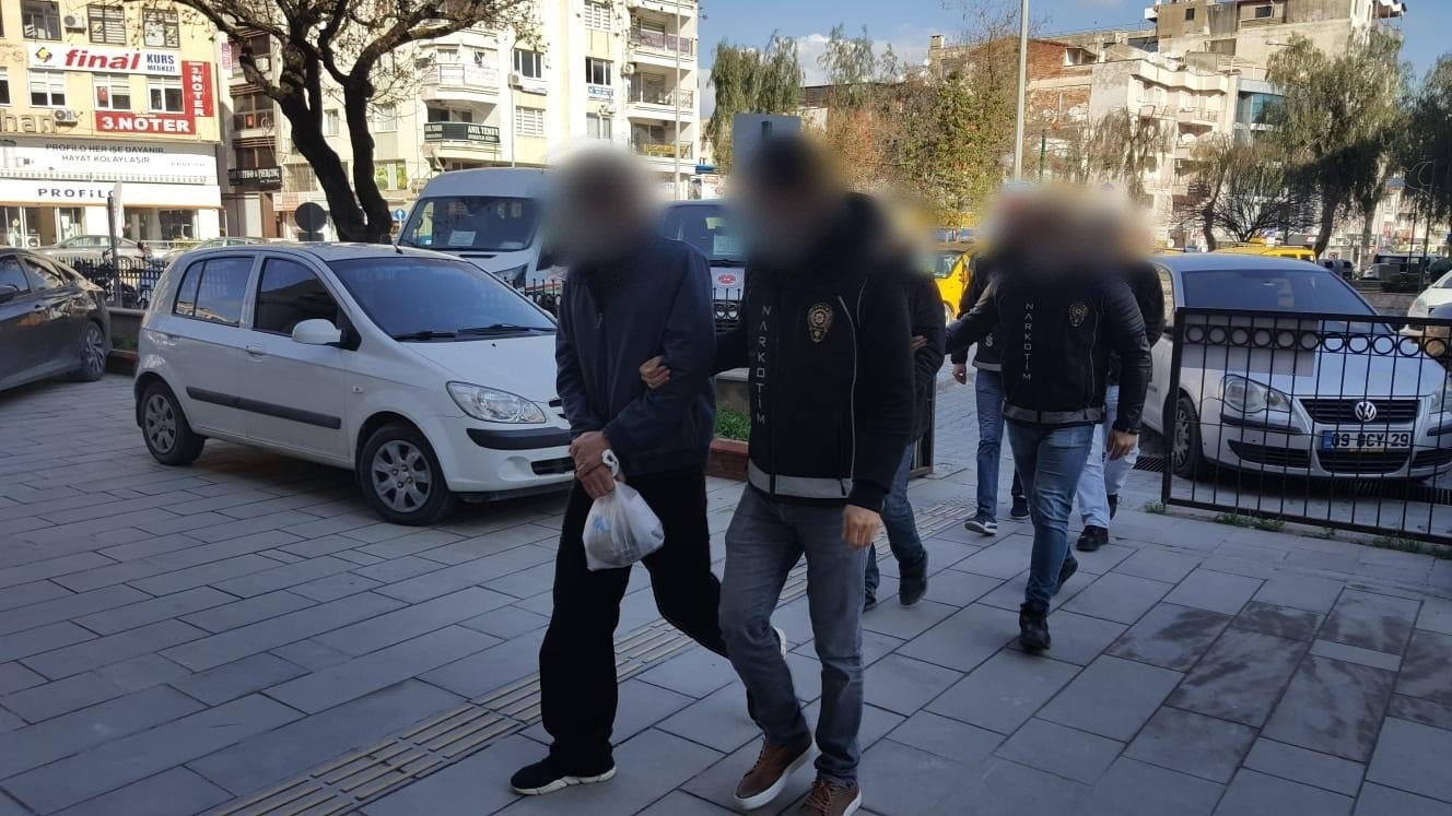 2 ayrı adrese uyuşturucu operasyonu; 3 gözaltı