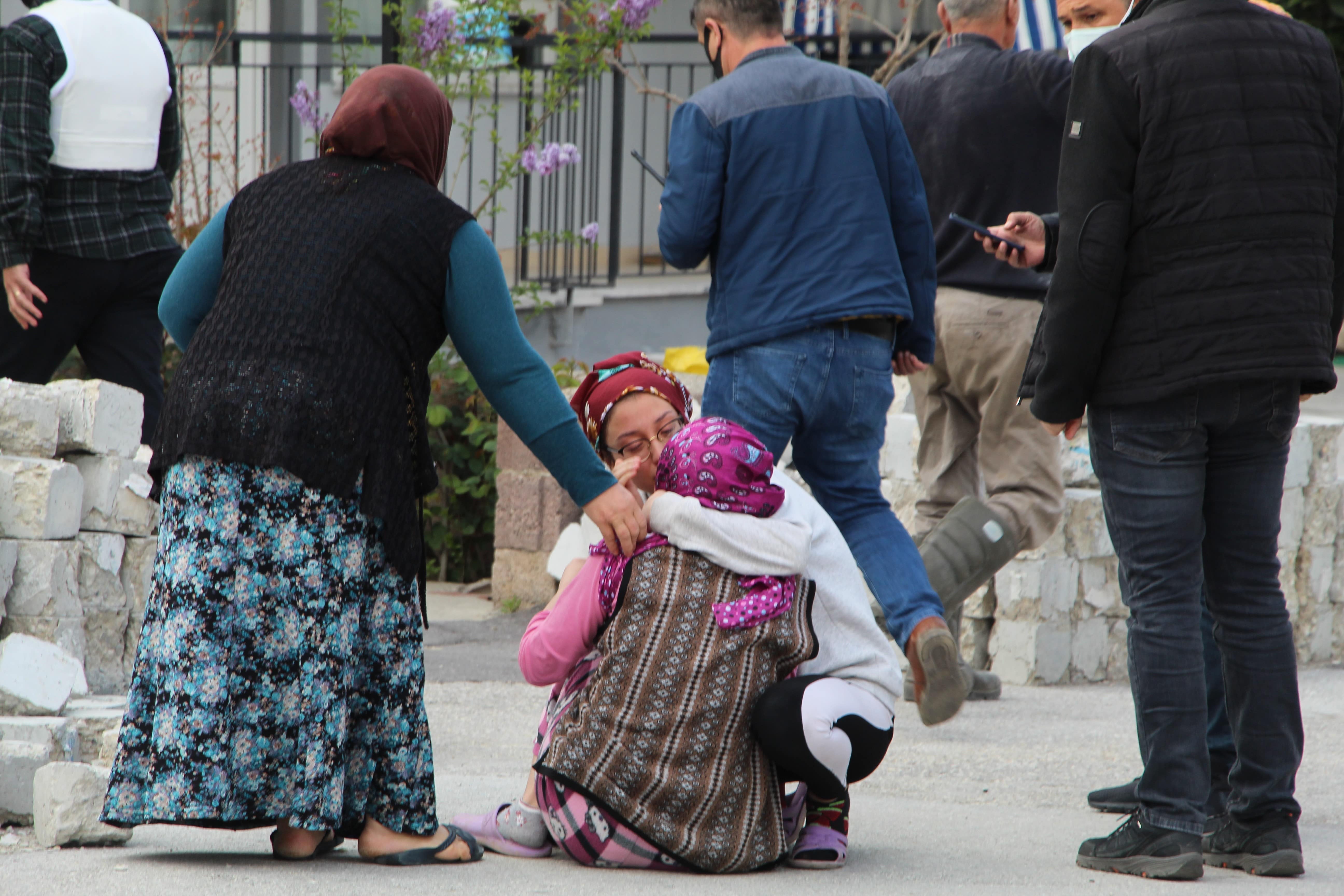  Parkta oyun oynayan çocuklara kurşun yağdırdı, dayı yeğenlerine siper oldu