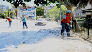 Ekipler Bayramda'da Kuşadası'nı Köşe Bucak Temizliyor