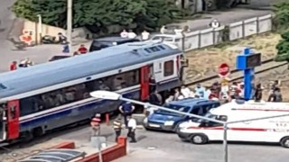 Aydın’da Tren Ticari Araca Çarptı