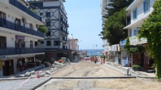 Denize Çıkan Sokaklarda Yol Yapım Çalışması