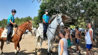 Atlı jandarma Timleri Milli Park Sahillerinden Kuş Uçurtmuyor