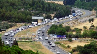 Bayram Tatiline Erken Başlayanlar Uzun Araç Kuyruğu Oluşturdu 