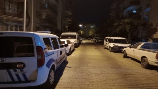 Evine Geldi Karşısında Polisleri Gördü