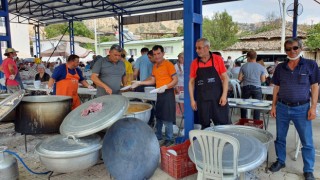 İmece Usulü Topladıkları Parayla, Hayır Yemeği Yapıp Yağmur Duasına Çıktılar