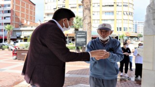 Belediye Meydanında Kandil Şerbeti Dağıtıldı