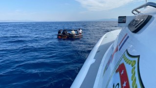 Kuşadası açıklarında ölüme terk edilen 60 düzensiz göçmen kurtarıldı