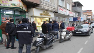 Altınları alıp kaçtı, Kuyumcuya silahlı gasp