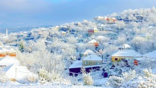 Kavşit Köyü’nün karlı fotoğrafı görenleri hayran bıraktı