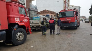 Elektrikli ısıtıcı televizyonun üzerine devrildi, yangına neden oldu