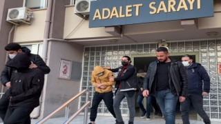 Kaçmak isterken polis otosuna çarptı 