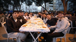 Aydın Büyükşehir Belediyesi'nin iftar sofrasına öğrenciler konuk oldu